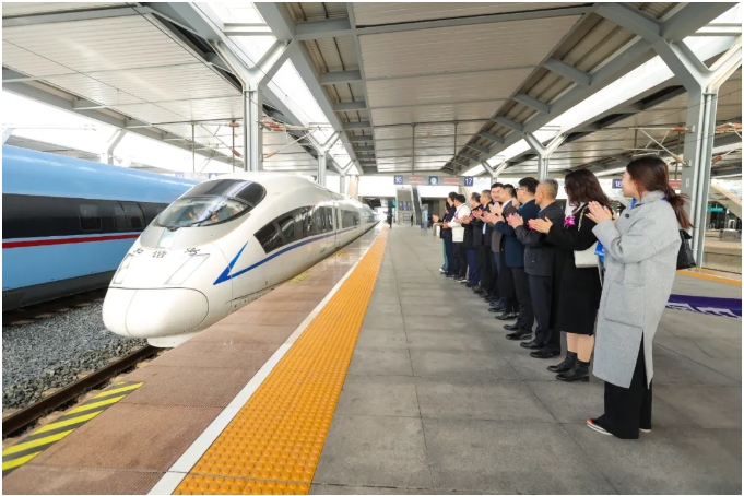 “江達(dá)制動(dòng)護(hù)您平安”中國(guó)·龍口高鐵冠名列車首發(fā)儀式在濟(jì)南舉行